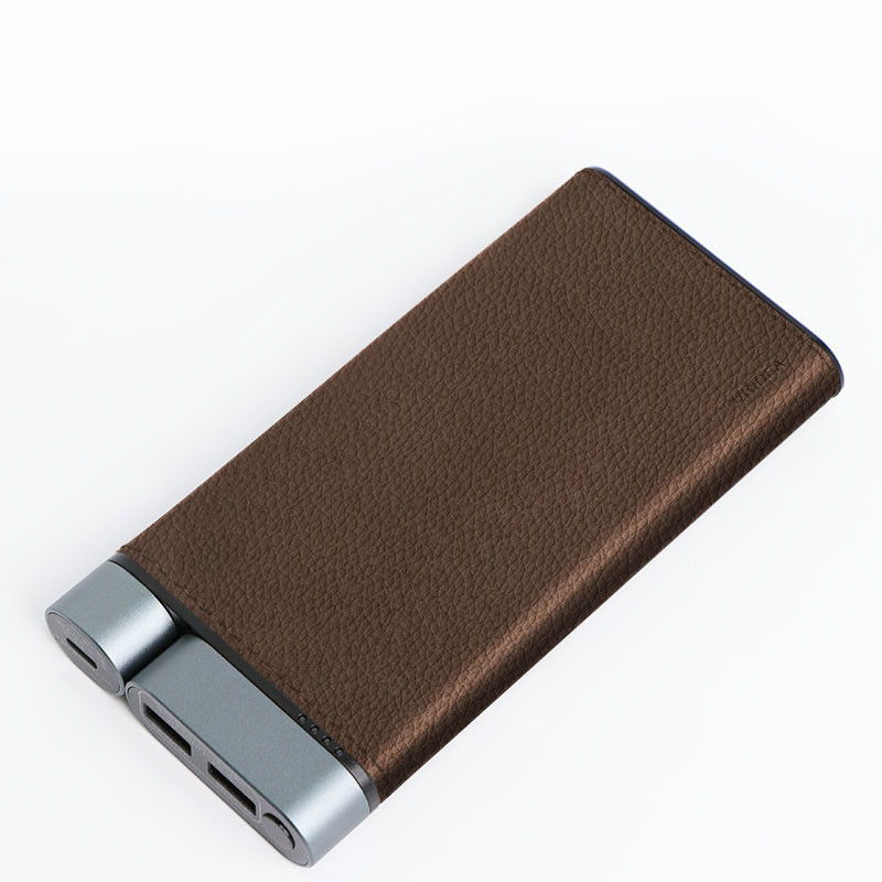 10000mAh Power Bank Finition en cuir en coque métallique 2 ports USB-A 1 ports type-C